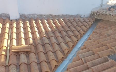 arreglo d tejado de tejas en comunidad de vecinos en fuenlabrada, madrid