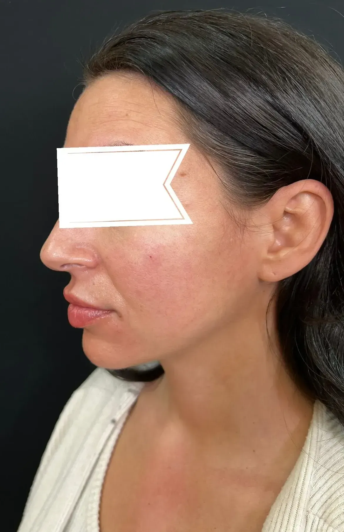 A close up of a woman 's face with a white arrow pointing to her eyes.