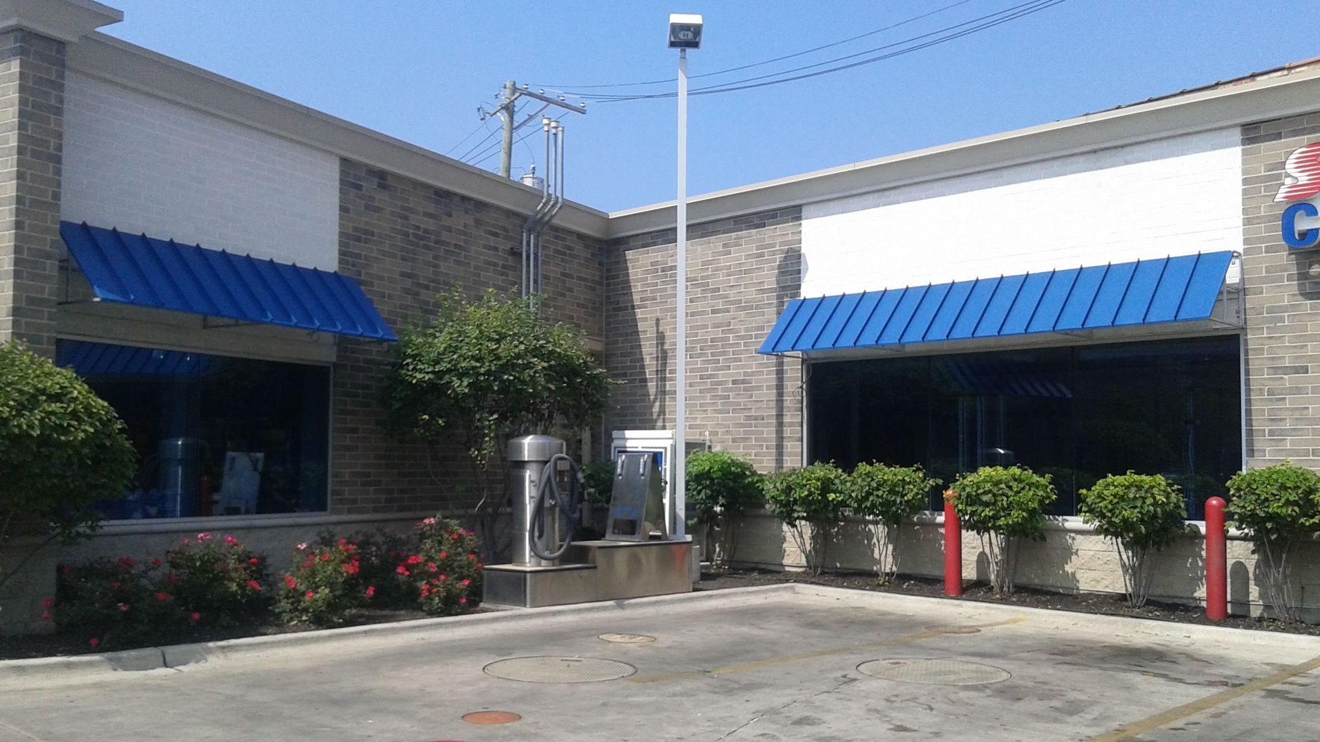 A domino 's pizza restaurant with a blue awning