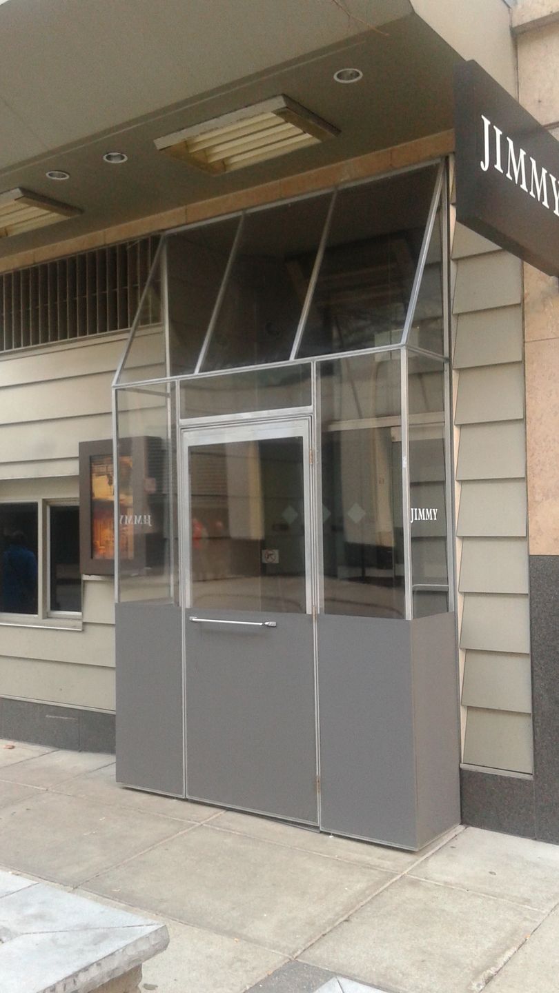 A building with a sign that says jlway on it