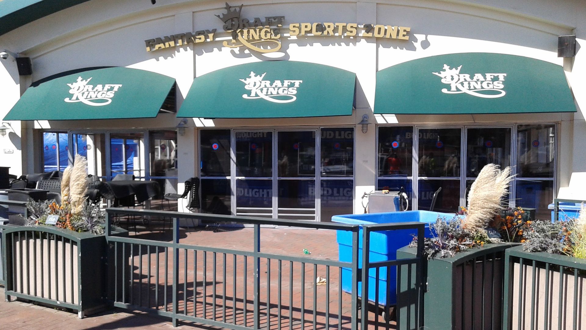 A restaurant with green awnings and a sign that says king
