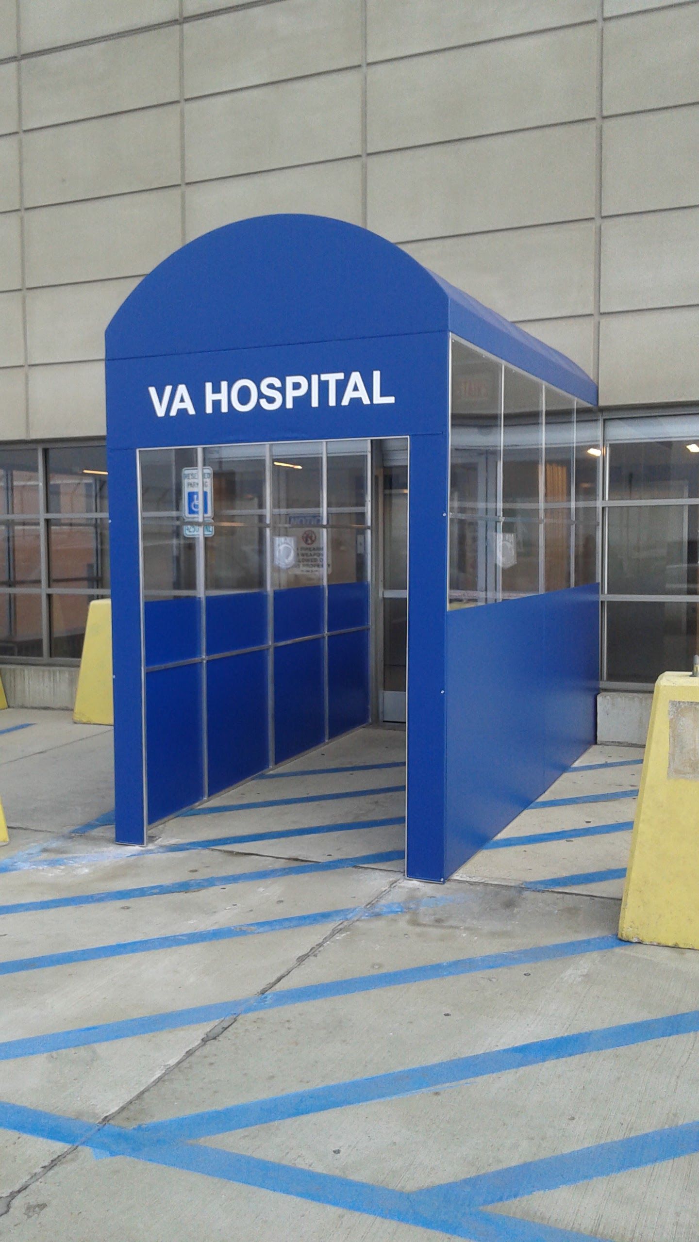 A blue canopy with the words va hospital on it