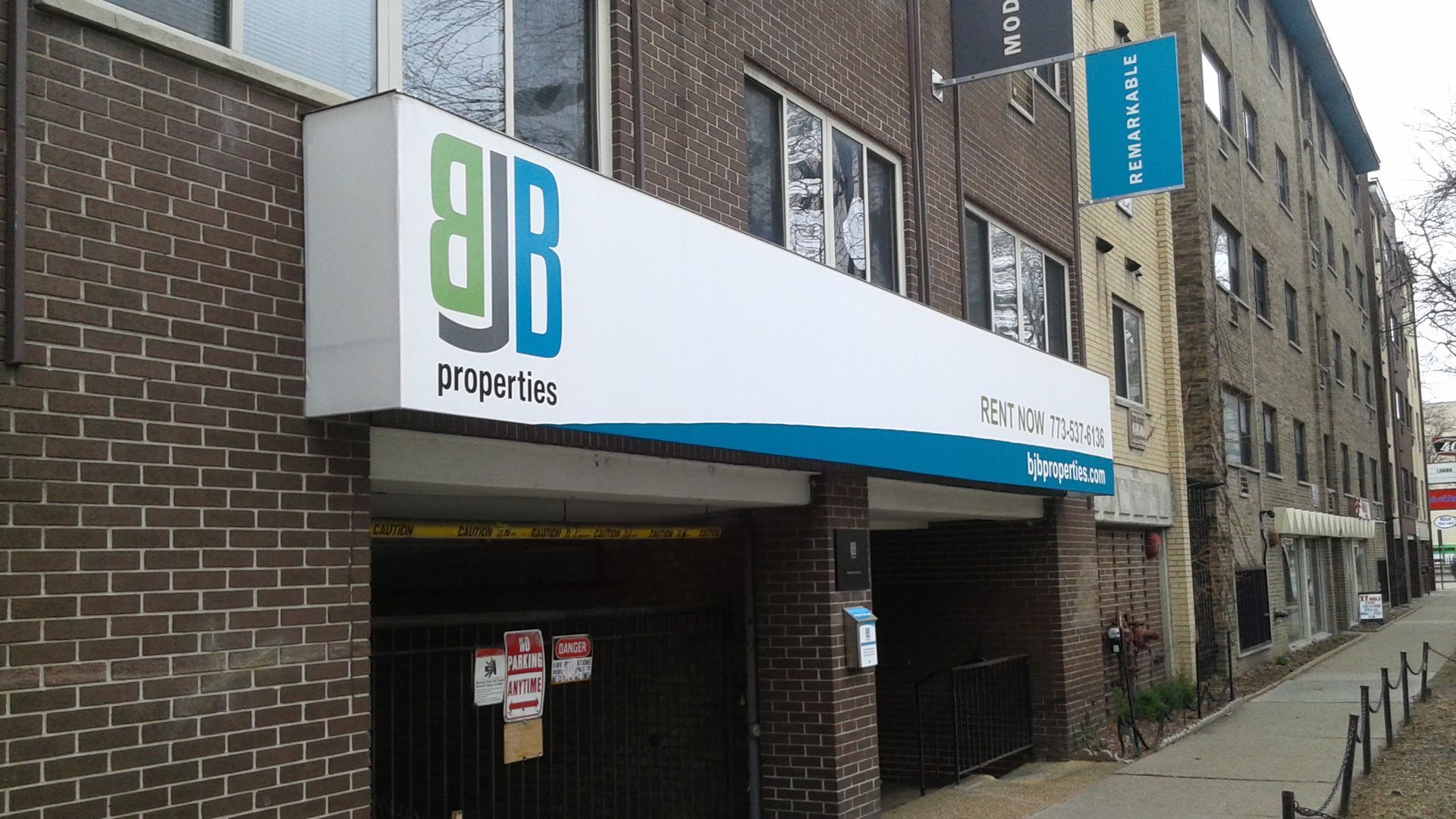 A building with a sign that says bb on it