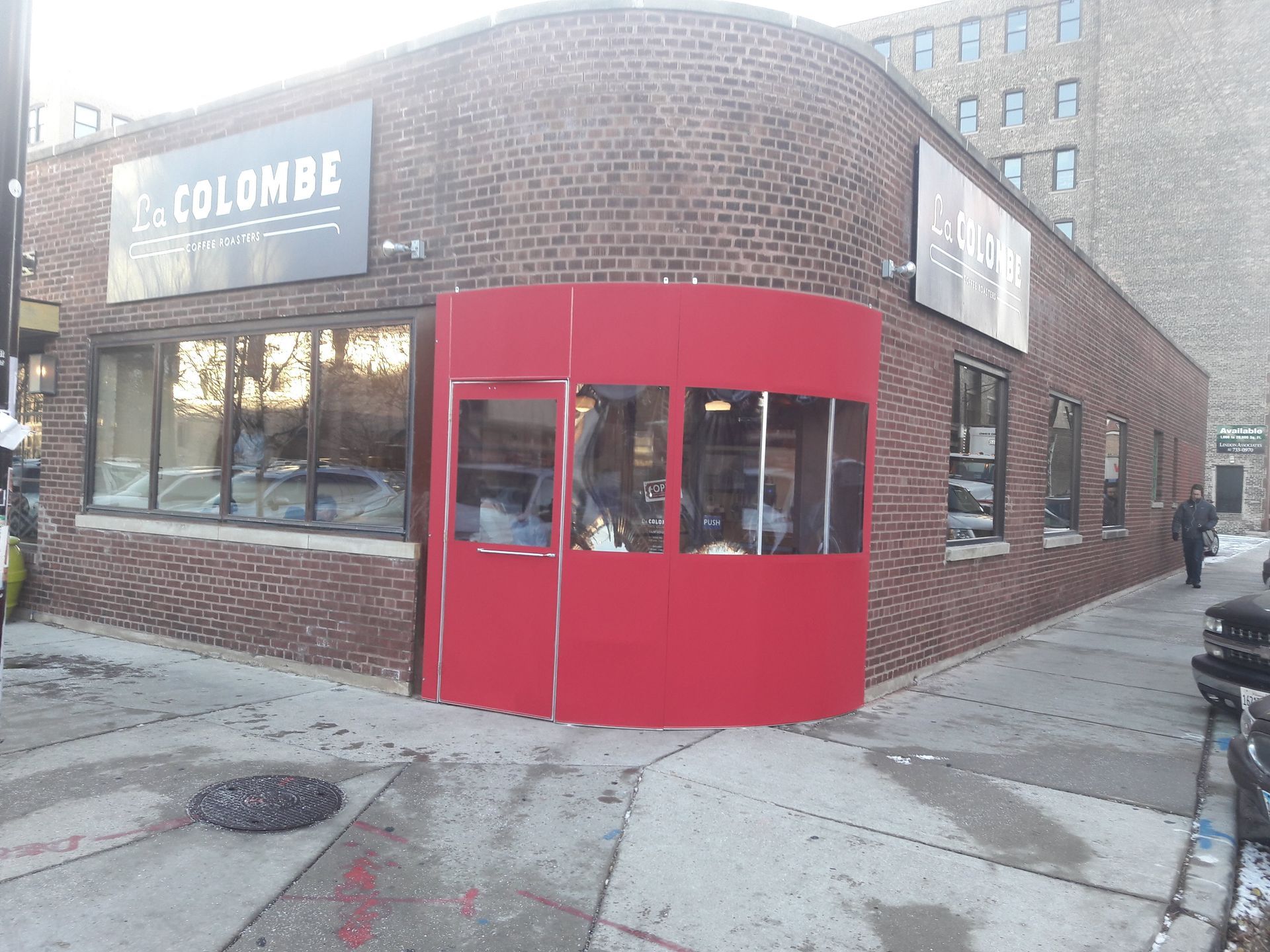 A brick building with the word colombe on it
