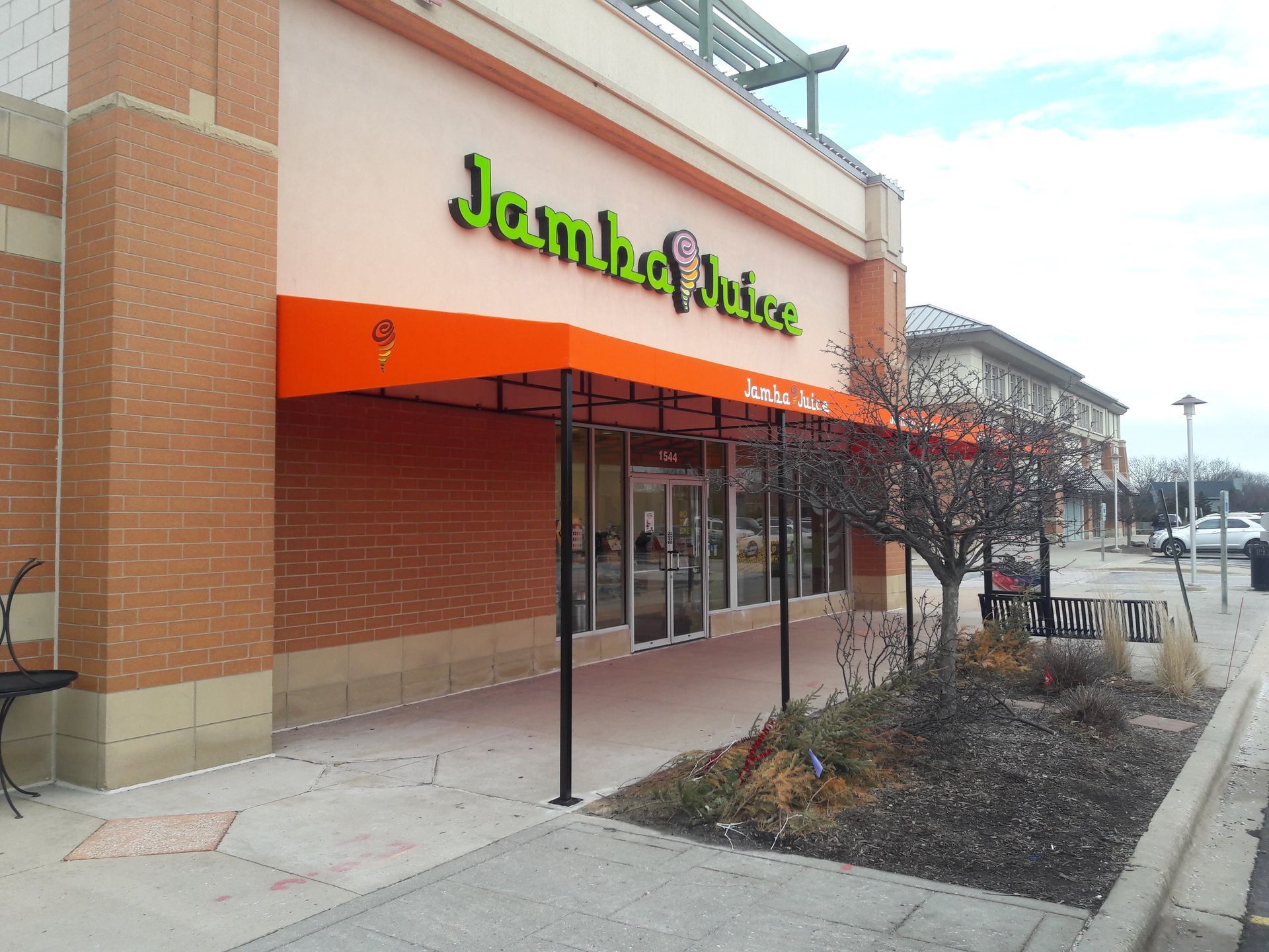 A jambalaya juice restaurant with an orange awning