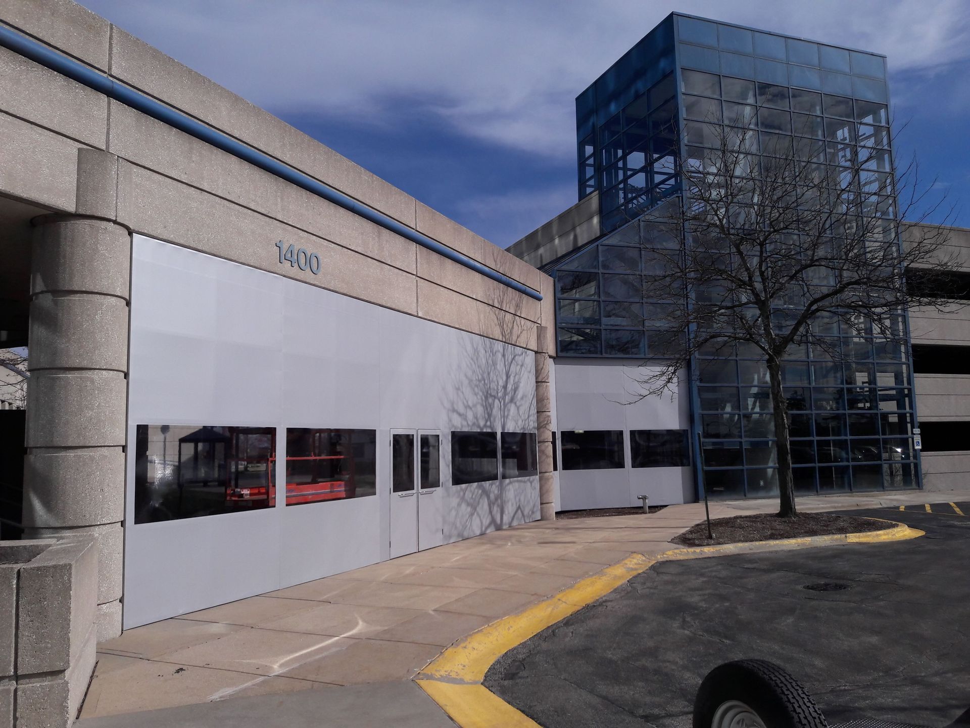 A building with the number 1404 on it