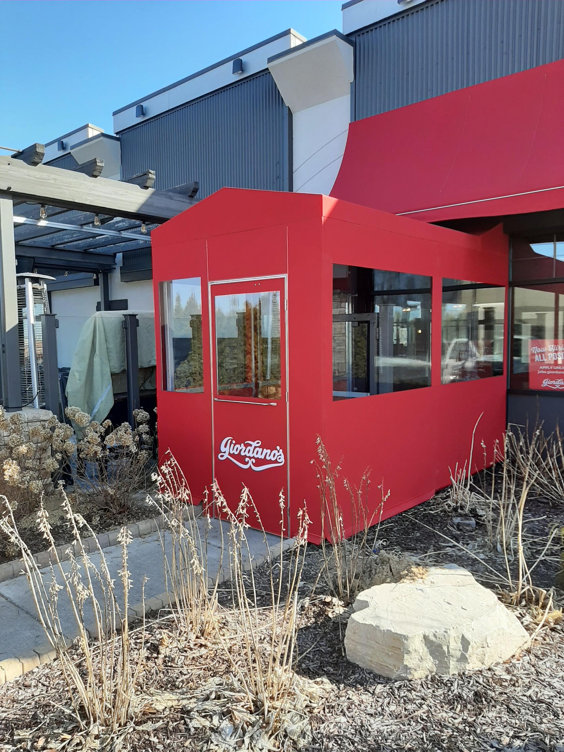 A red building with a sign that says ' rick 's ' on it