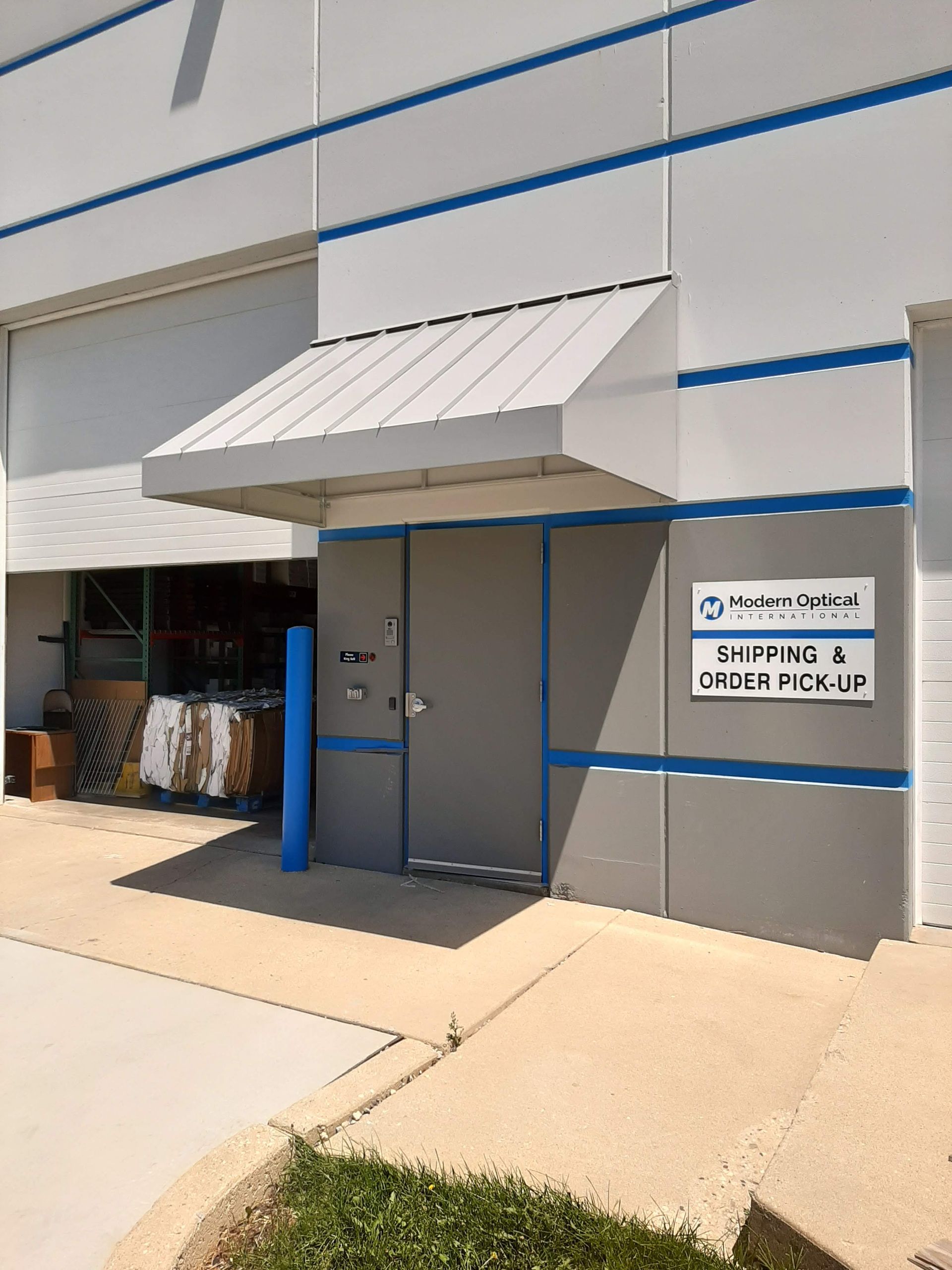 A building with a sign on the side that says shipping a fragile item