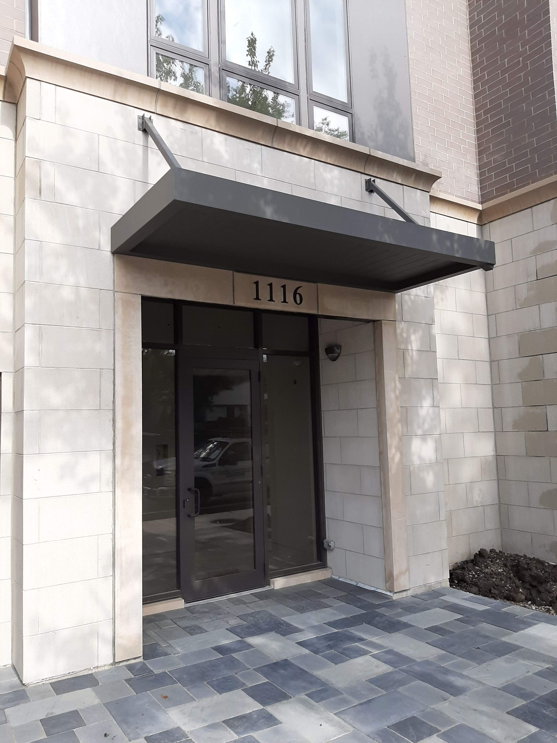 A building with the number 1316 on it