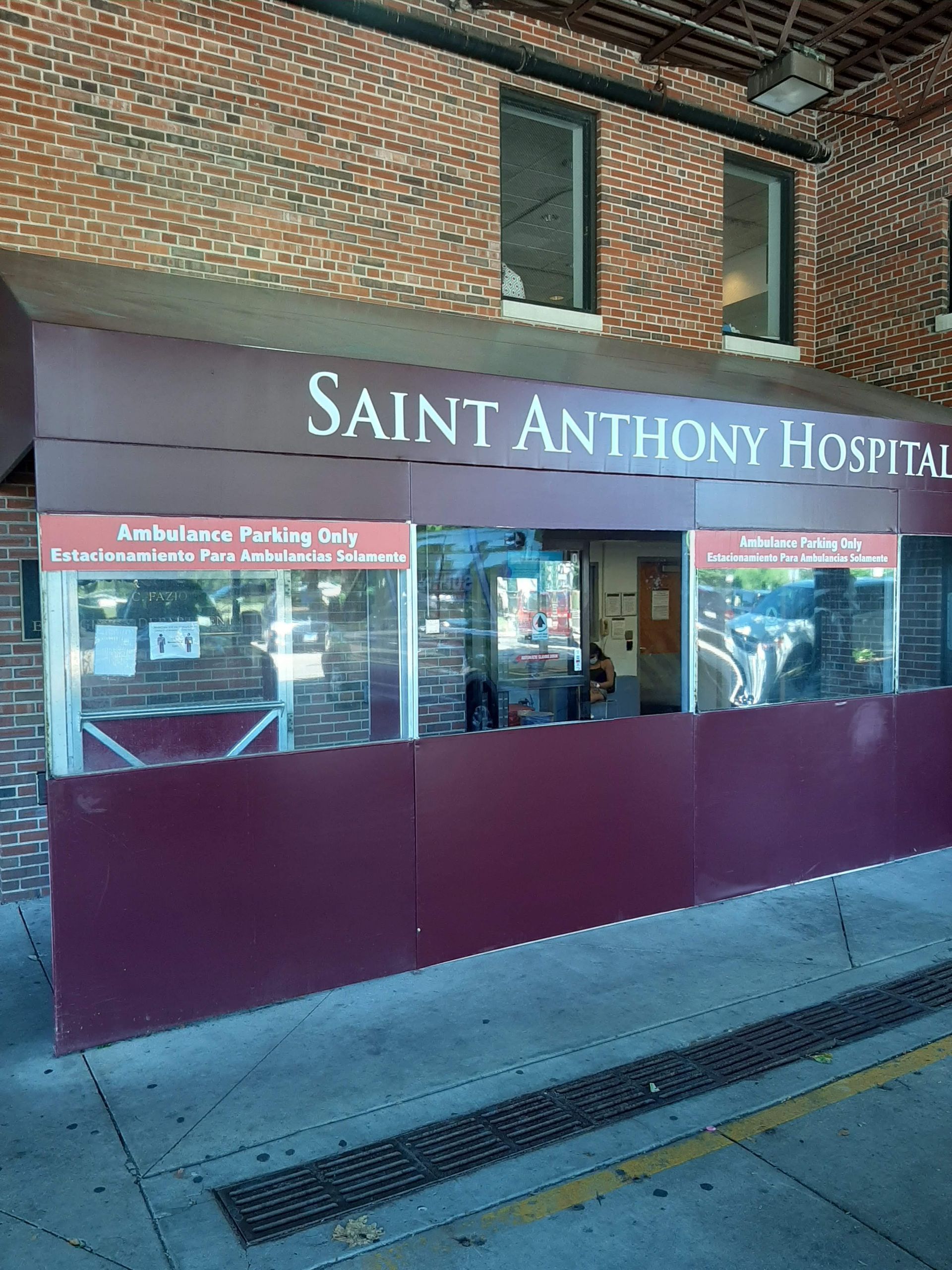 A building with a sign that says saint anthony hospital