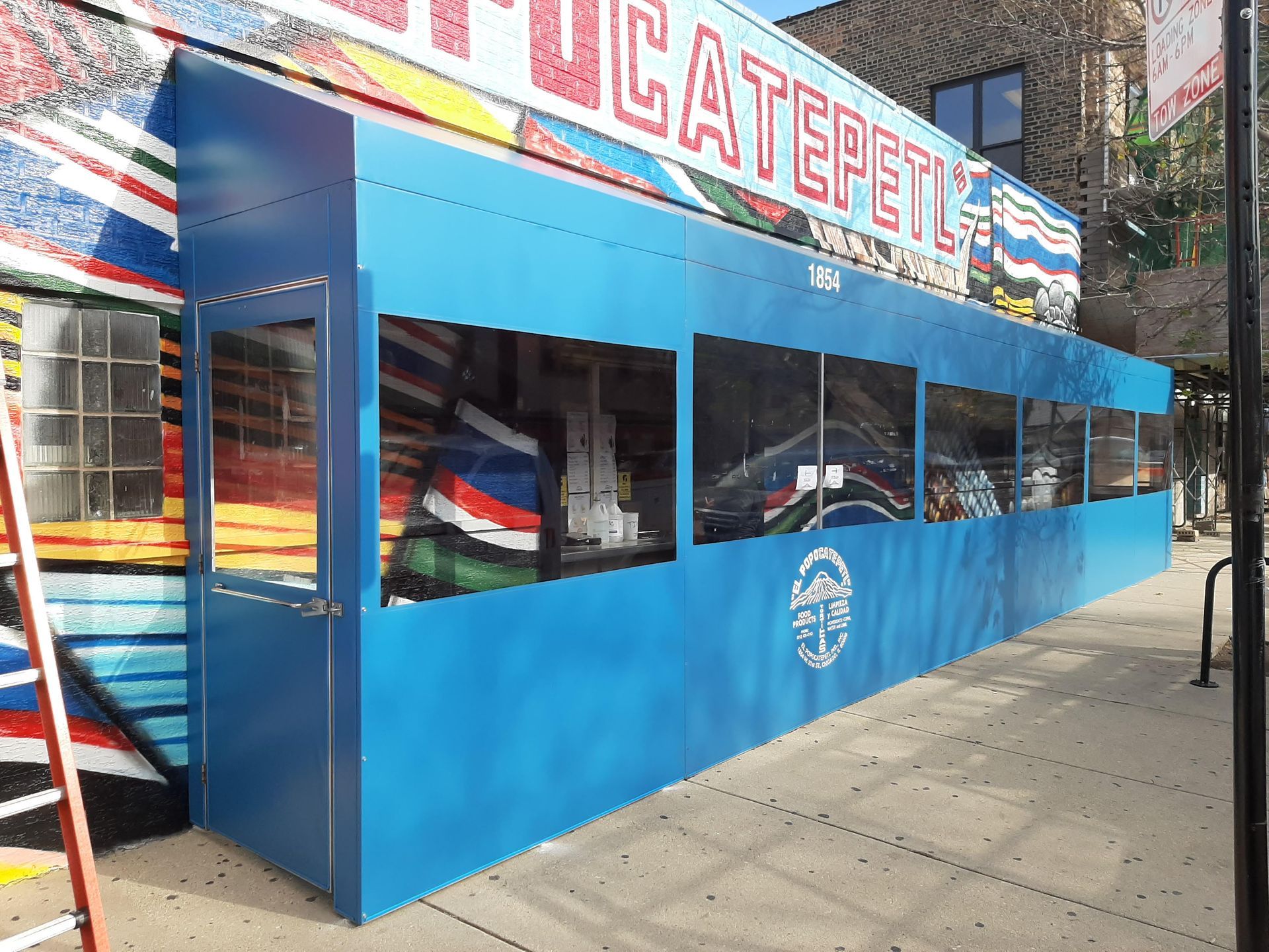 A blue building with the word catepet on it