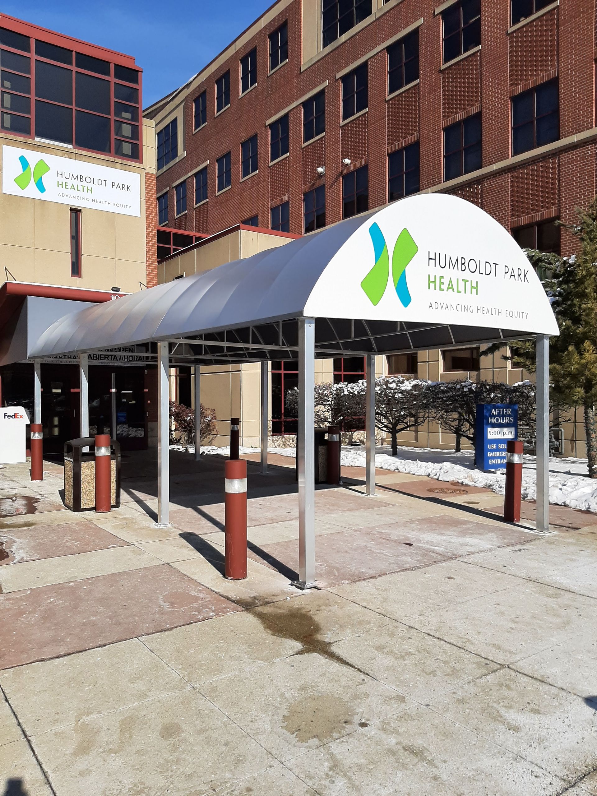 A hospital with a canopy over the entrance