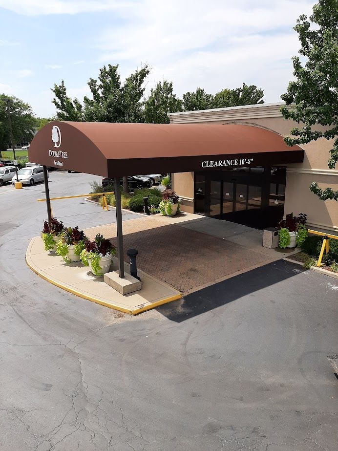An aerial view of a hotel with a canopy over the entrance.