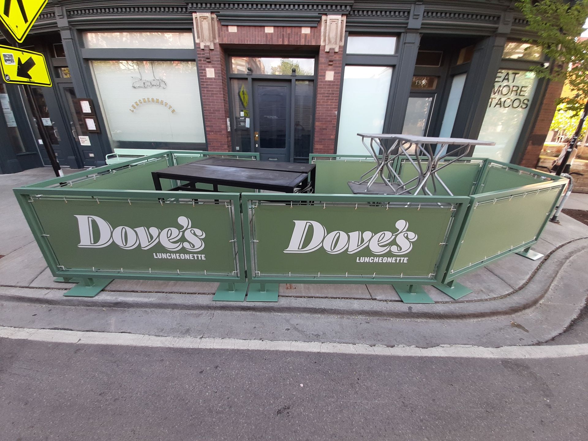 A green fence with the words dave 's dave 's on it