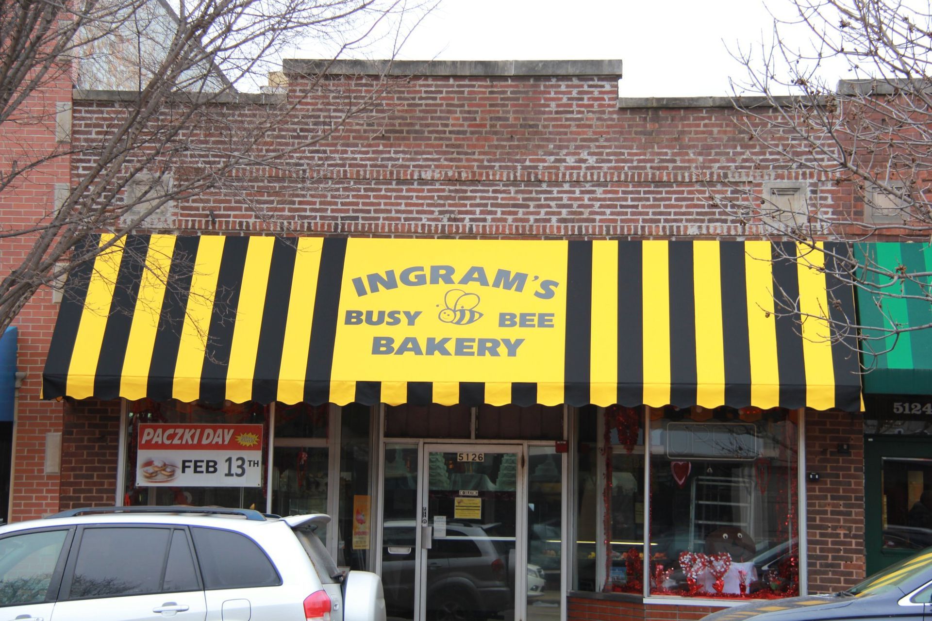 Ingram 's busy bee bakery has a yellow and black awning