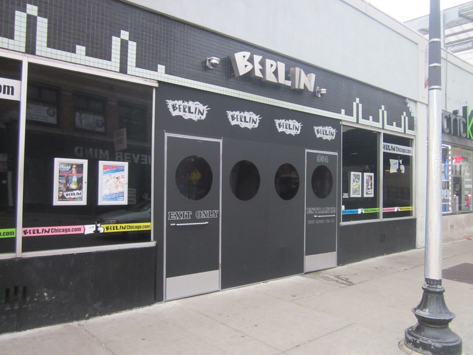 A building with the word berlin on it