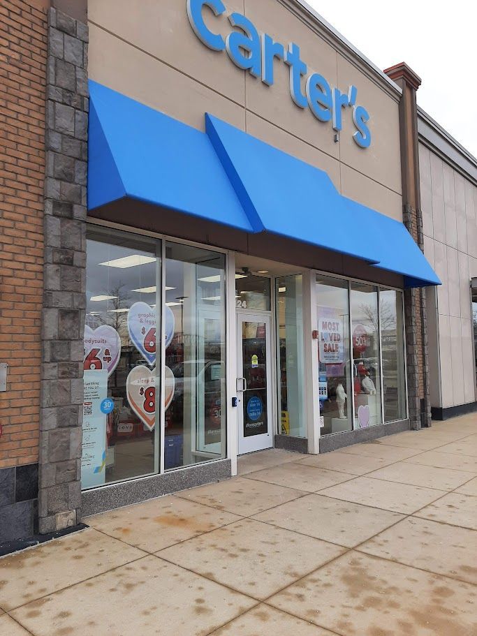The front of a carter 's store with a blue awning