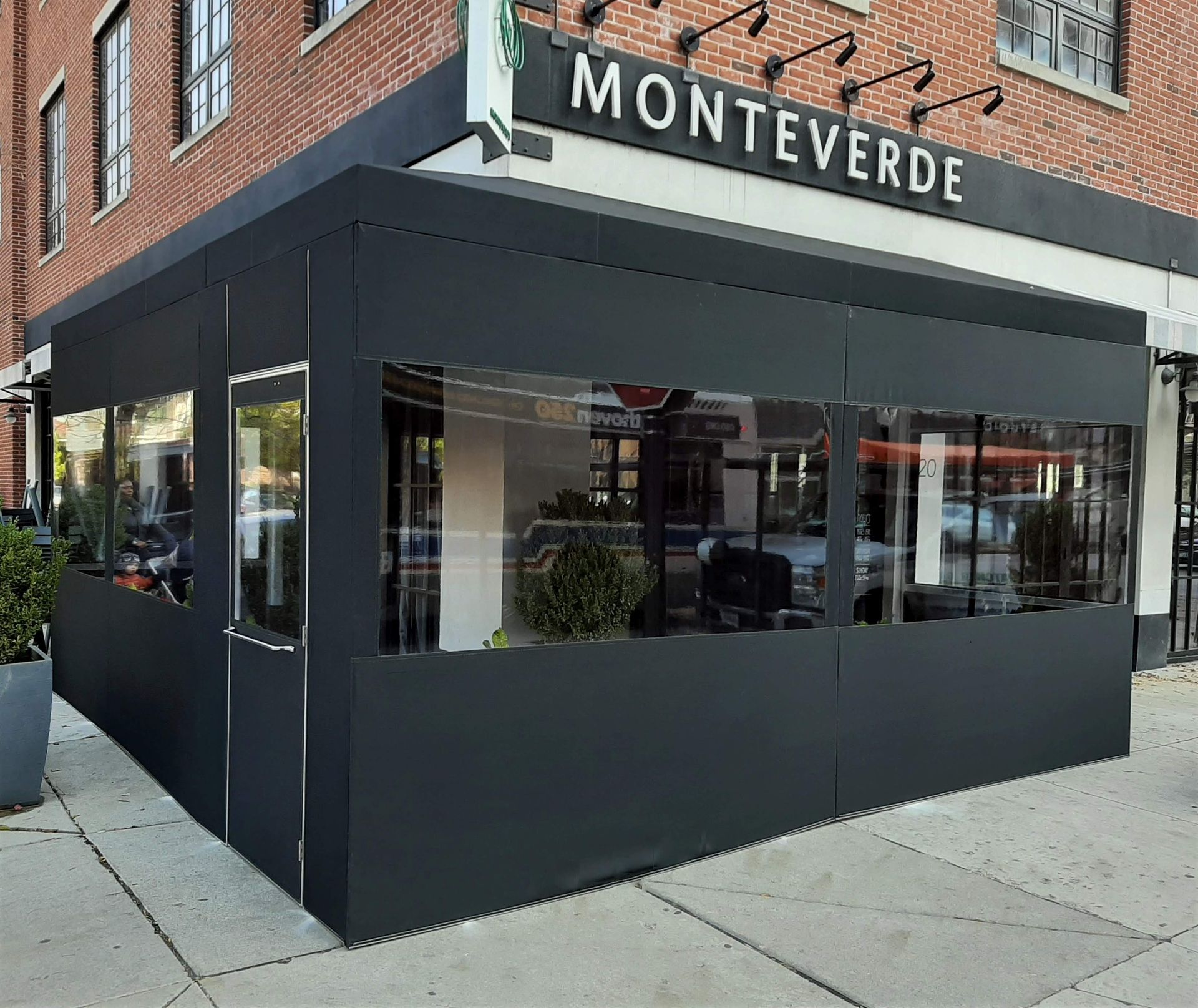 A restaurant called monteverde is located on the corner of a brick building.