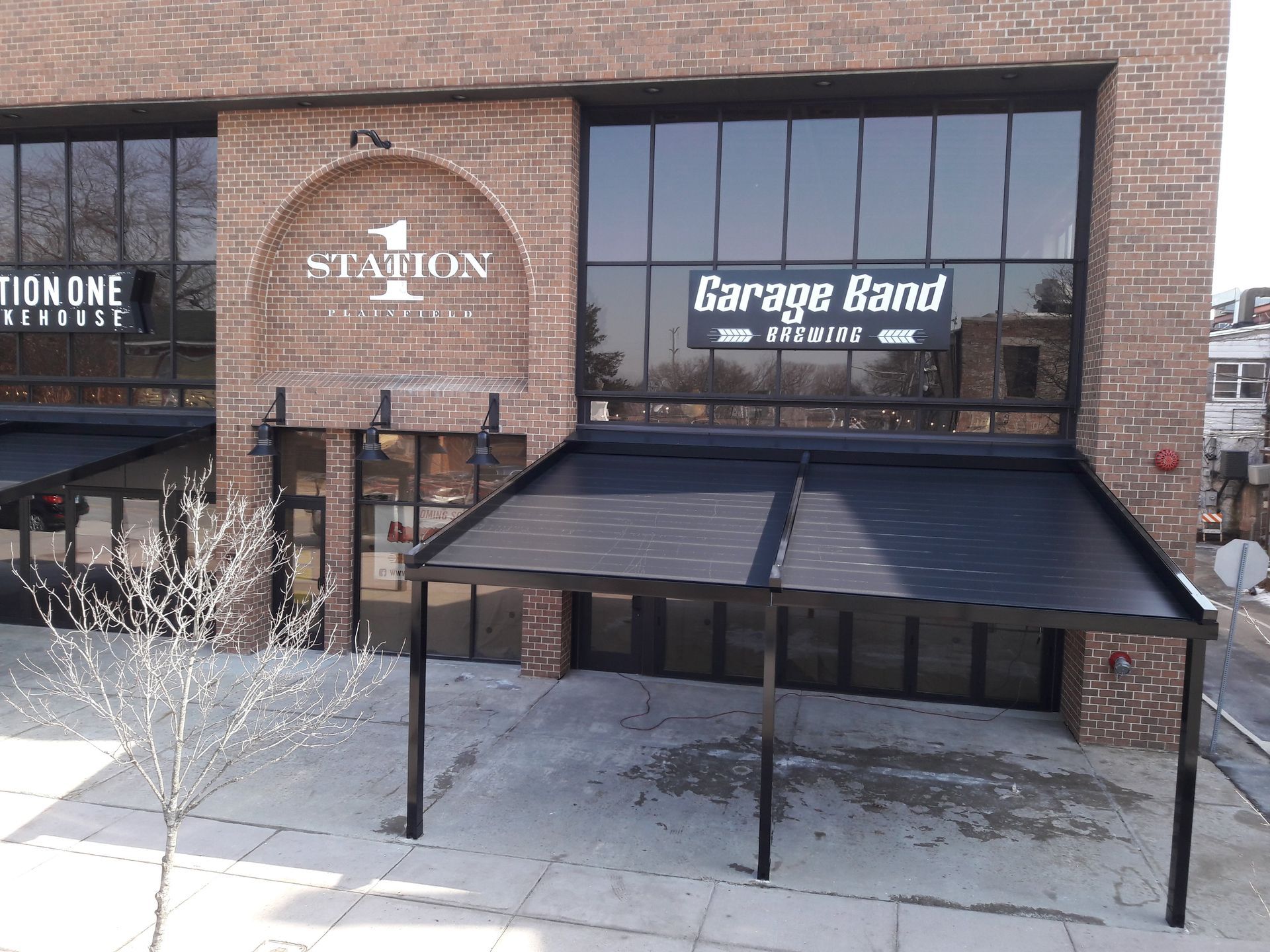 A brick building with a sign that says garage band