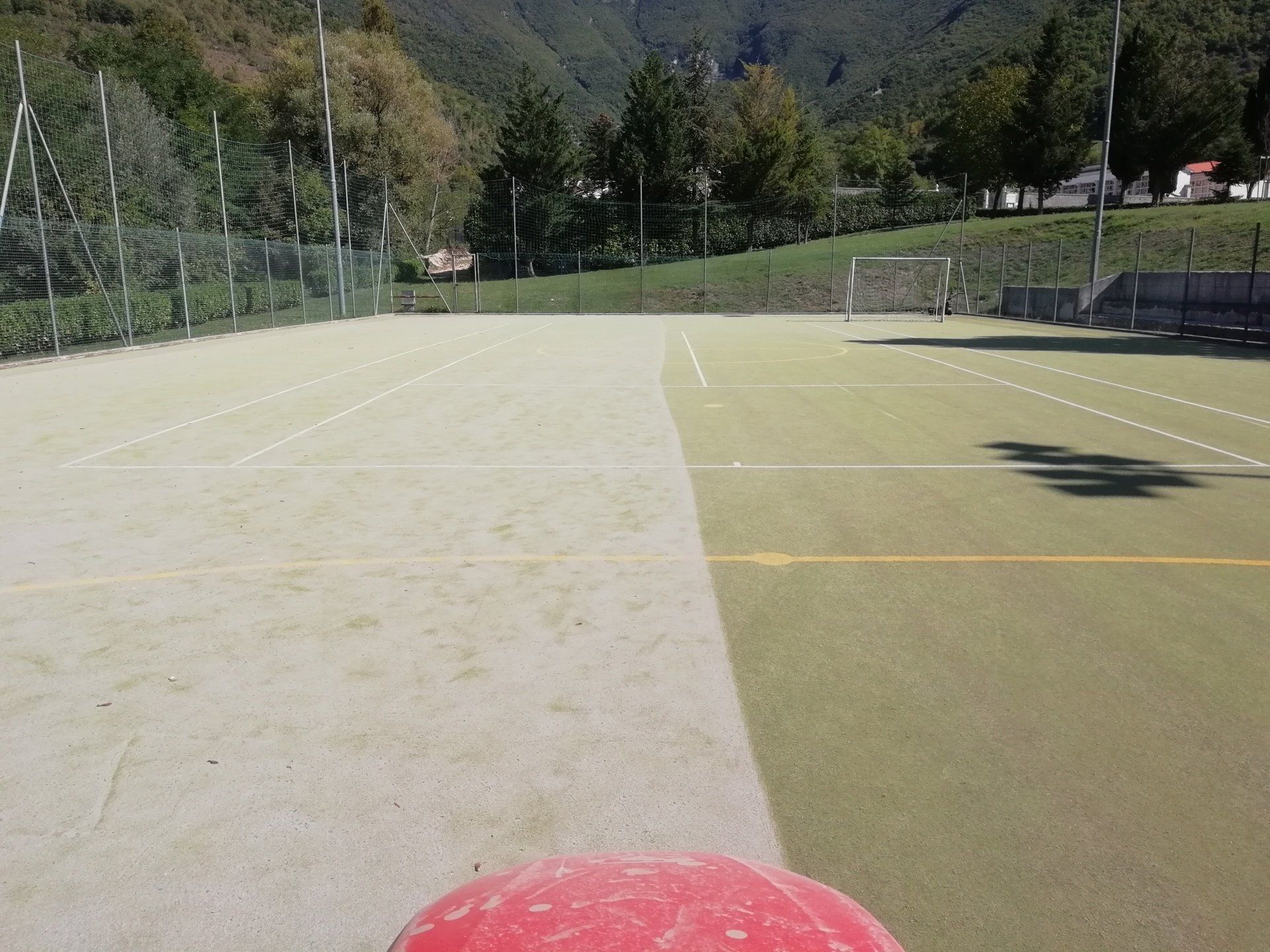 Parco giochi con pavimento atraumatico