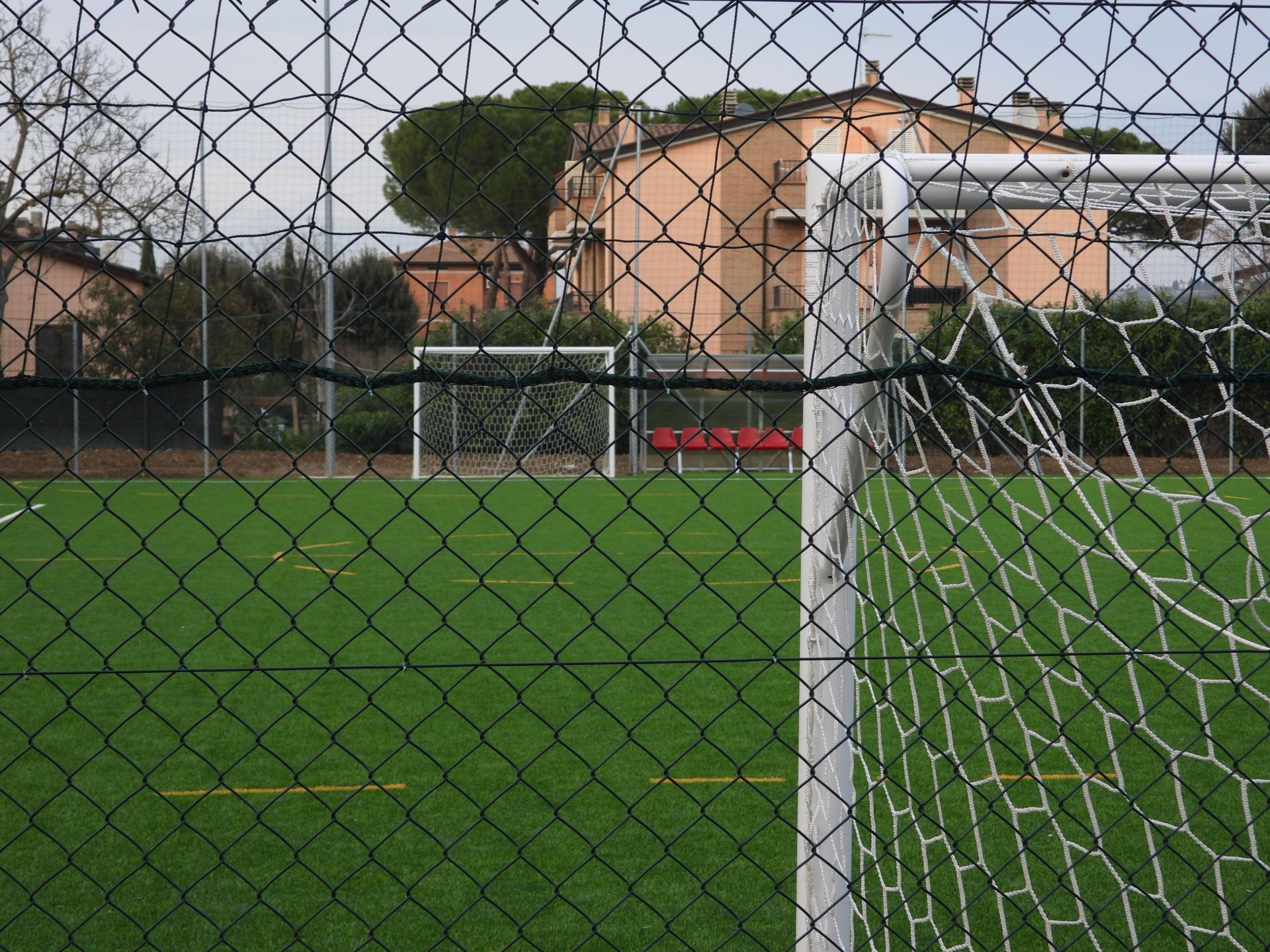 campo da calcio e recinzioni