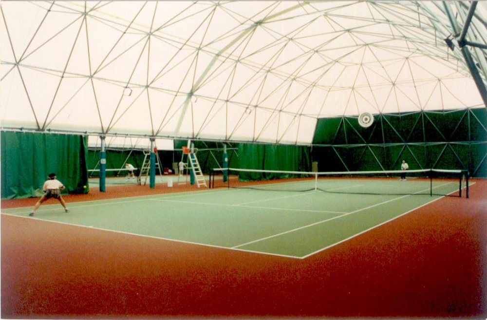 Campo da tennis sintetico coperto