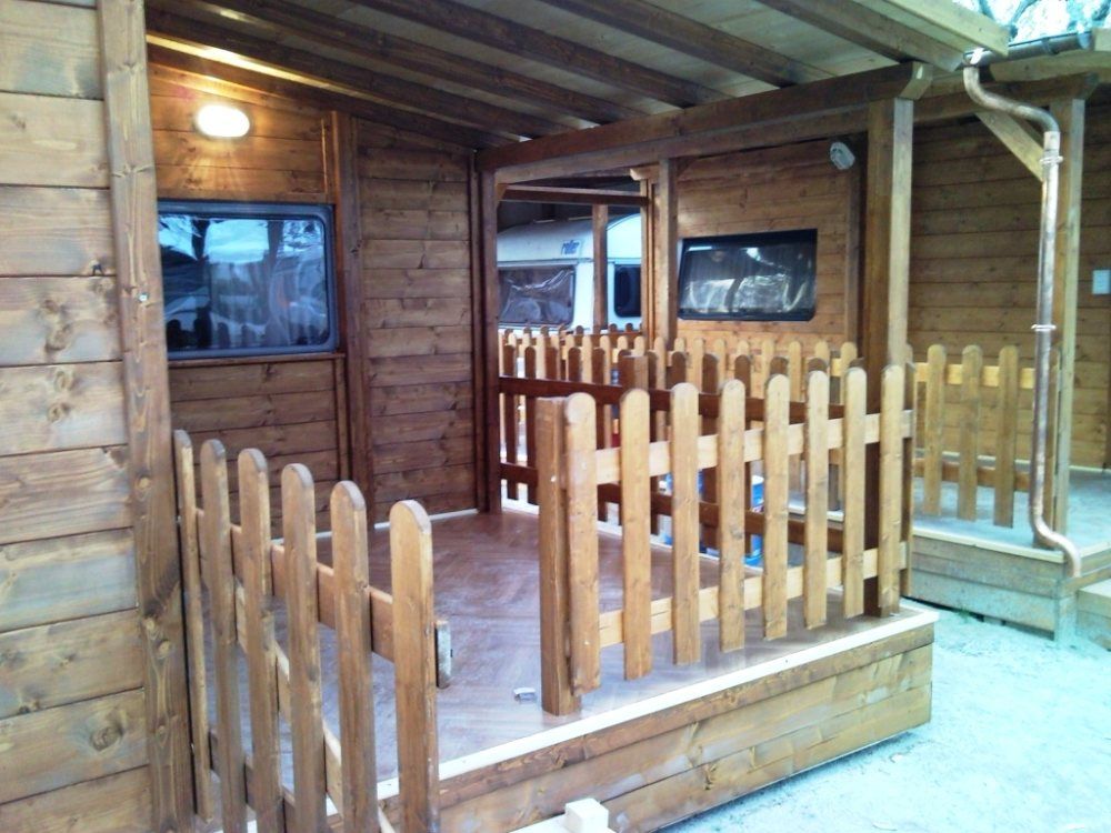 Recinzione in legno per edificio residenziale