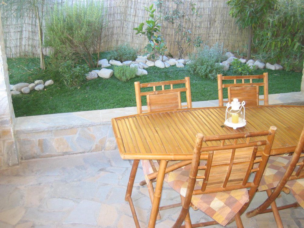 Creazione di un'aiuola con erba naturale