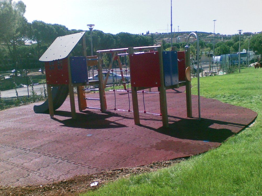 Parco giochi con pavimento atraumatico