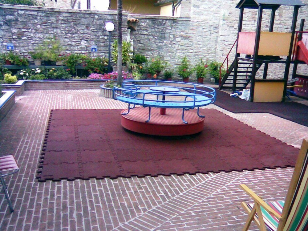 Superficie atraumatica per parchi giochi