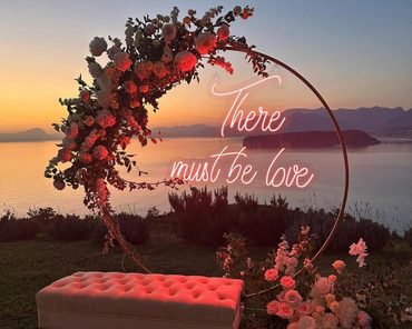 allestimento matrimonio con decorazioni personalizzate a Roma arco floreale