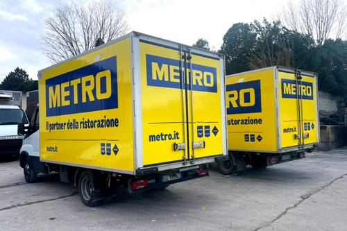 allestimento mezzi aziendali con grafica pubblicitaria a Roma camion personalizzati
