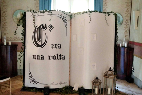 allestimento matrimonio personalizzato con scenografia decorativa a Roma