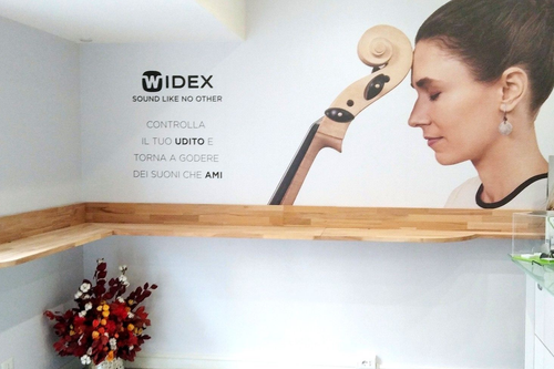 decorazione ambienti ufficio con logo aziendale a Roma comunicazione visiva