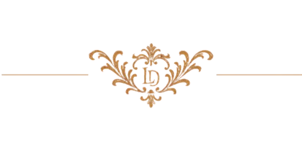 Un monogramma dorato con la lettera d su sfondo bianco.