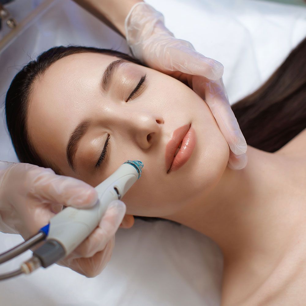 Hyrdrafacial Procedure on the Woman's Face