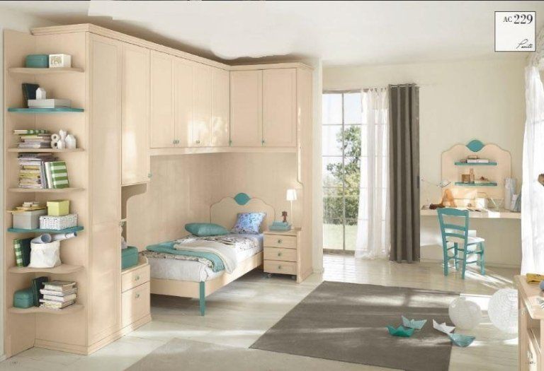 Cameretta per ragazzi con arredi in legno