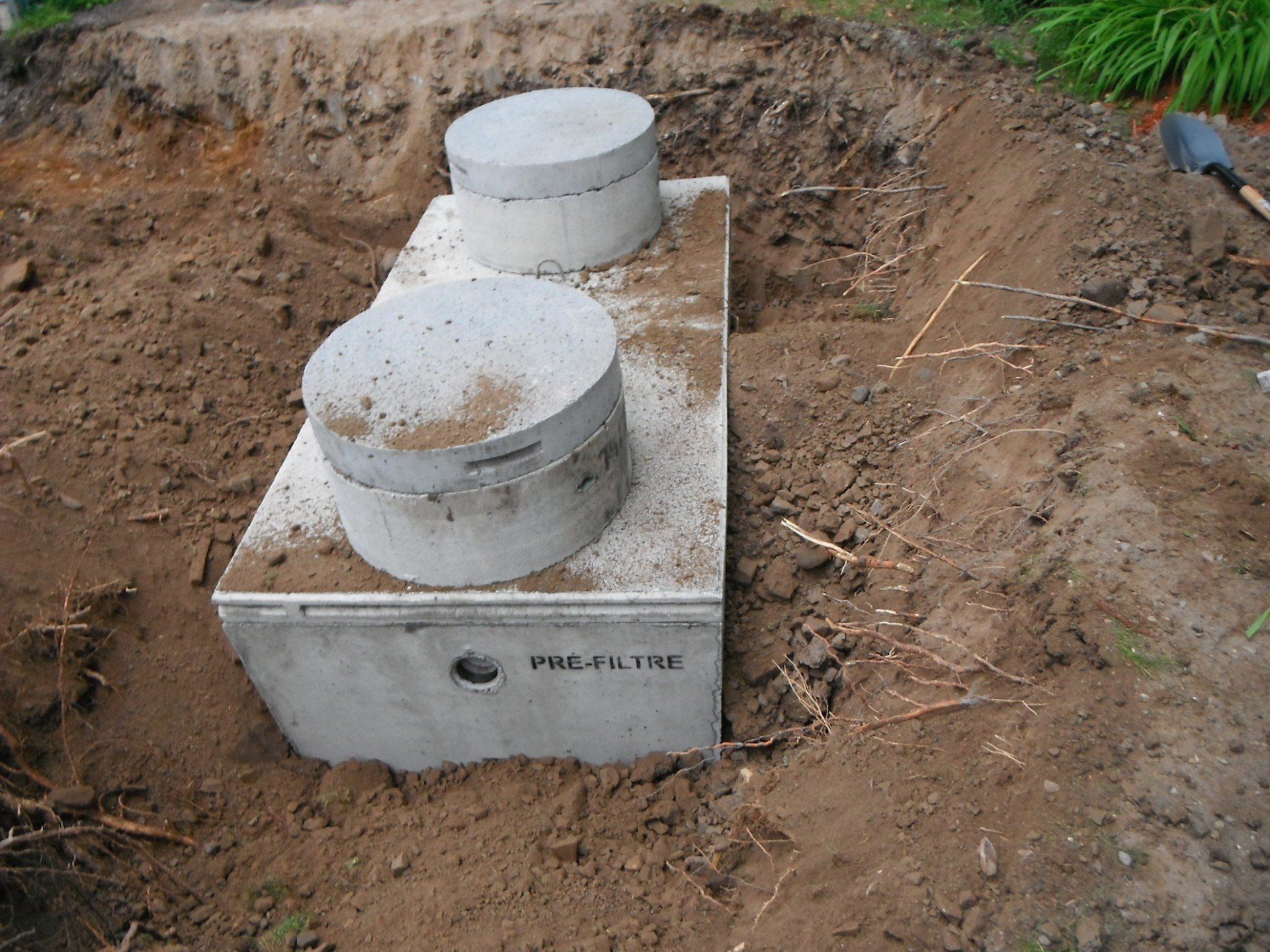 fosse septique en béton das le sol