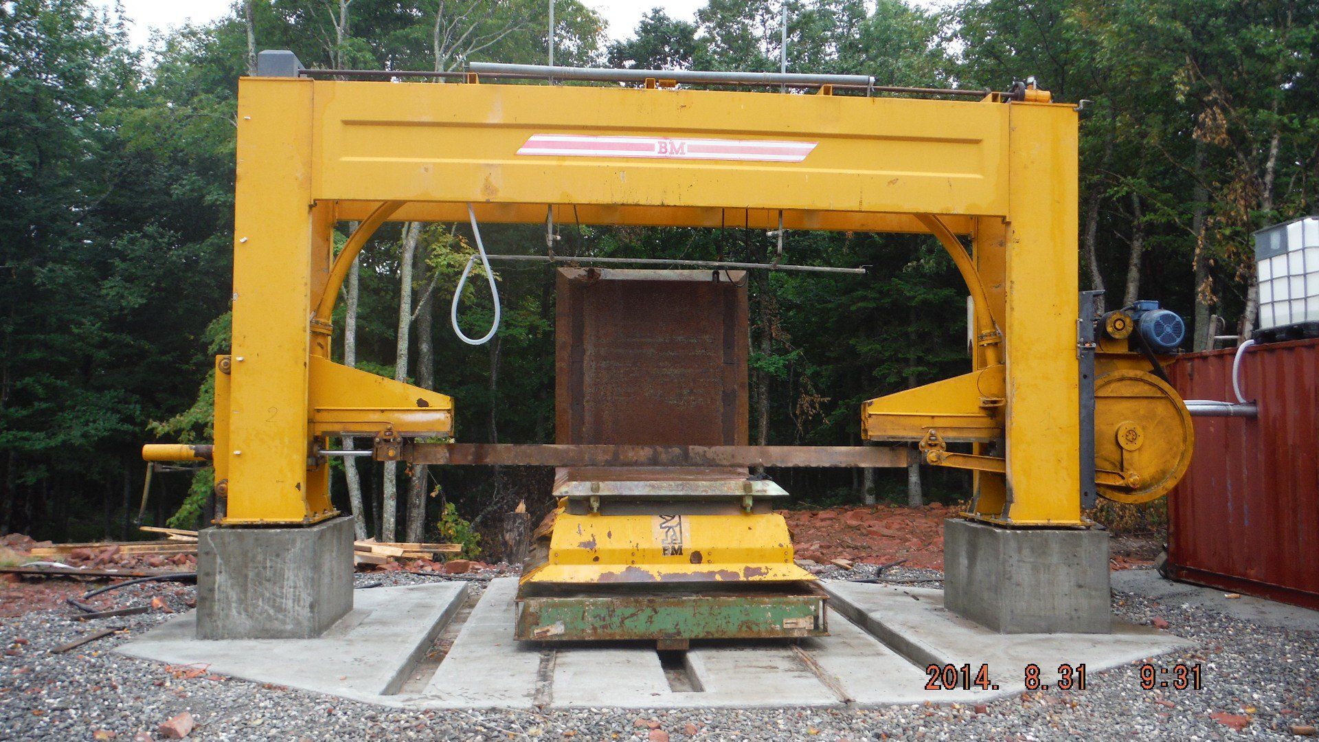 machinerie industrielle jaune