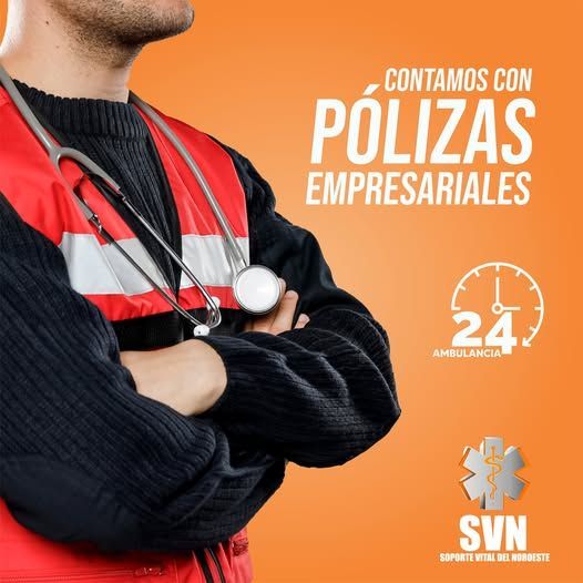 Un hombre que lleva un chaleco rojo con un estetoscopio alrededor del cuello está de pie con los brazos cruzados.