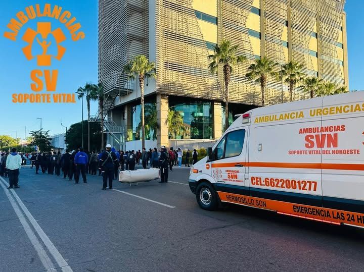 Una ambulancia con svn al costado