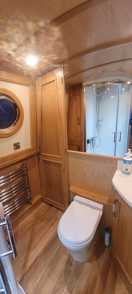 Bathroom macerator toilet