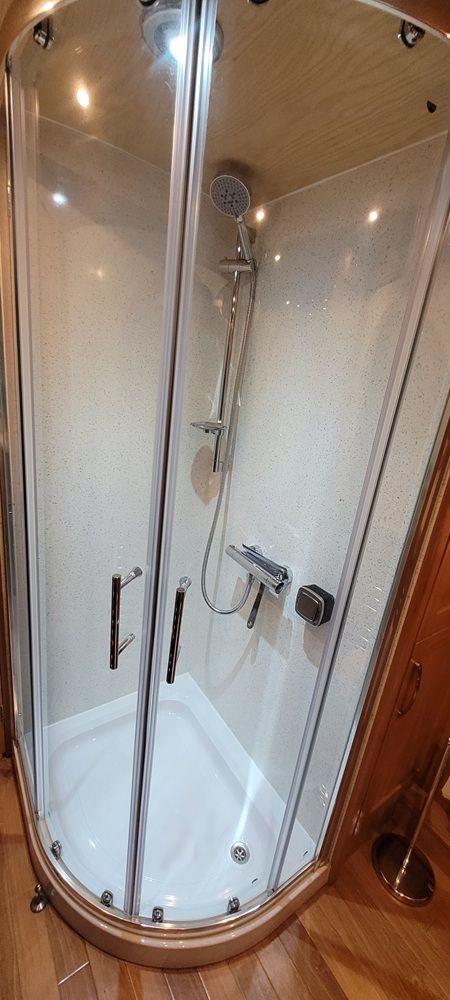 Quadrant shower