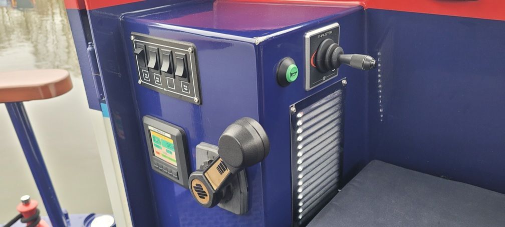 Throttle, thruster & horn controls