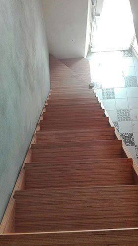 delle scale in legno