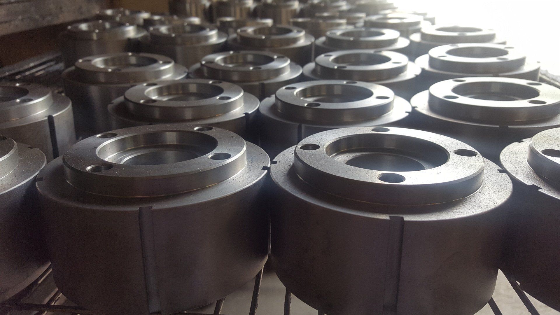 Guma, silikon, poliuretan, powłoka wałka i koła Vulkollan w Parmie