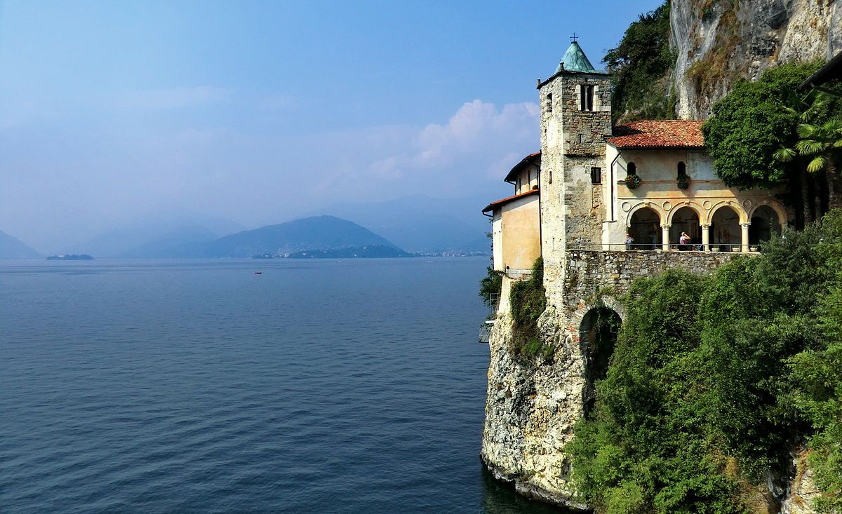 Vista panoramica di una città sul mare