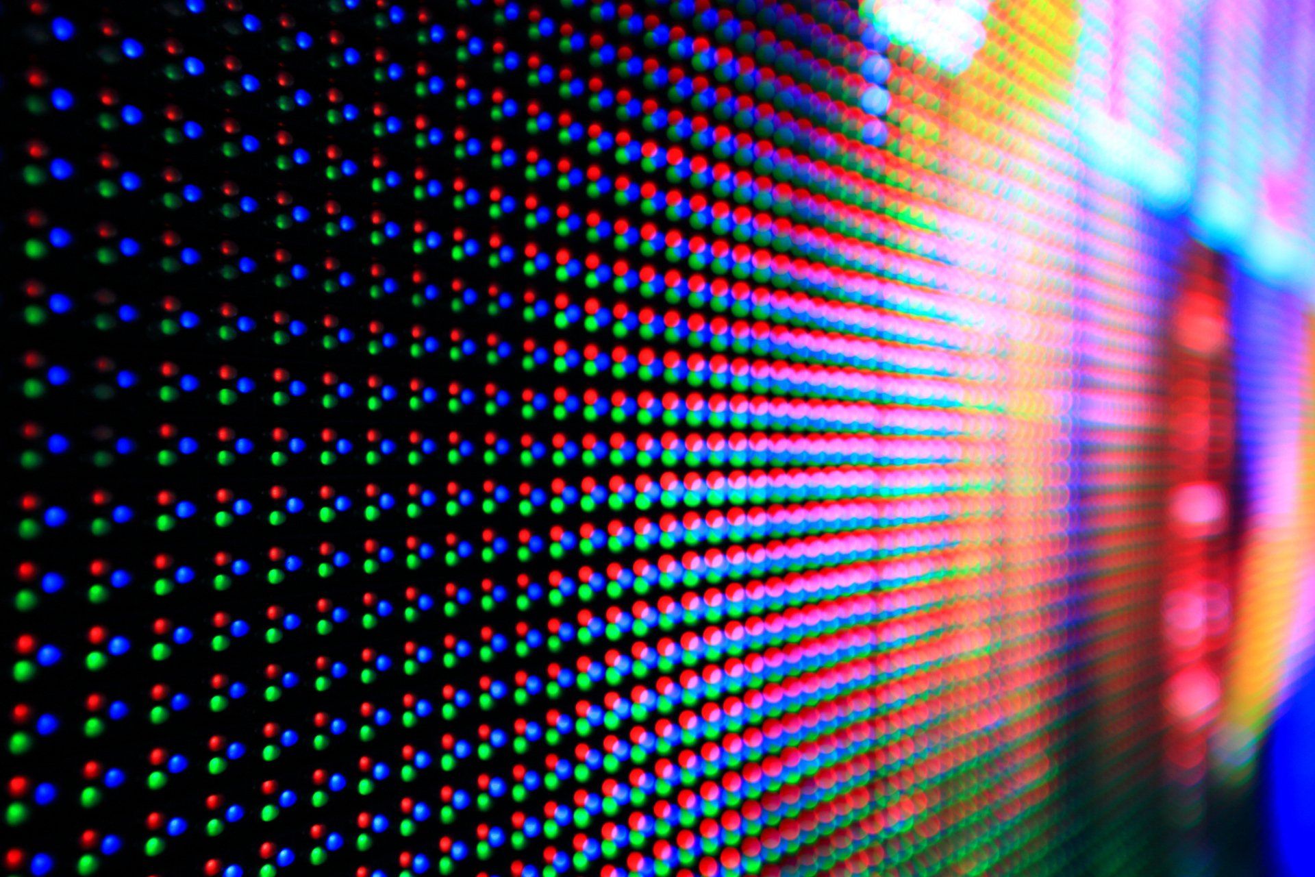 RGB Display beleuchtet mit LEDs.