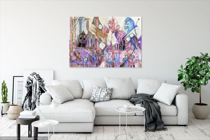 Abstract mixed media kunstwerk in paars, roze en blauw. Met gebouwen, bladeren en cirkels.