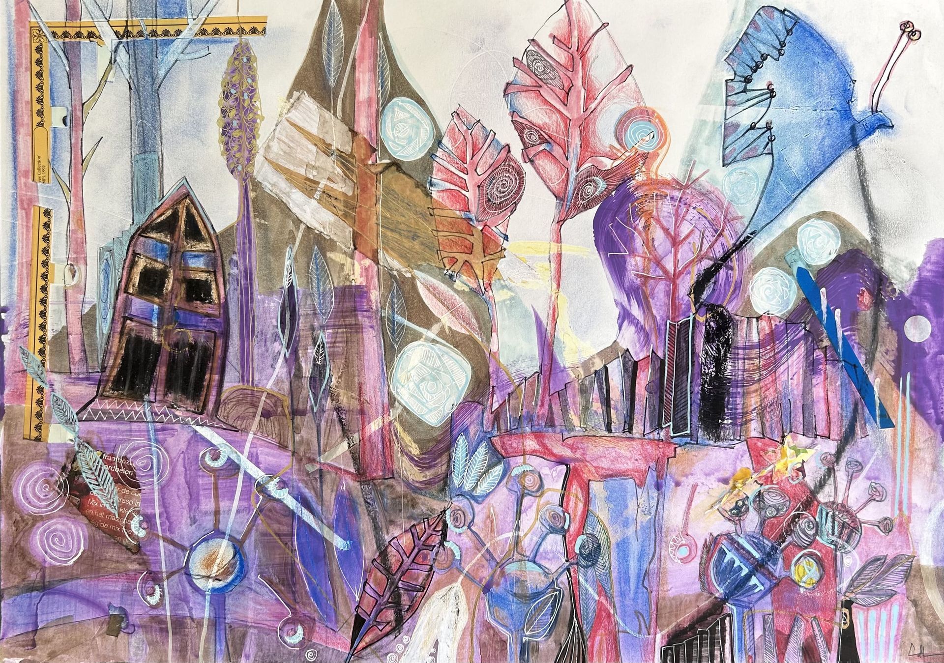 Abstract mixed media kunstwerk in paars, roze en blauw. Met gebouwen, bladeren en cirkels.